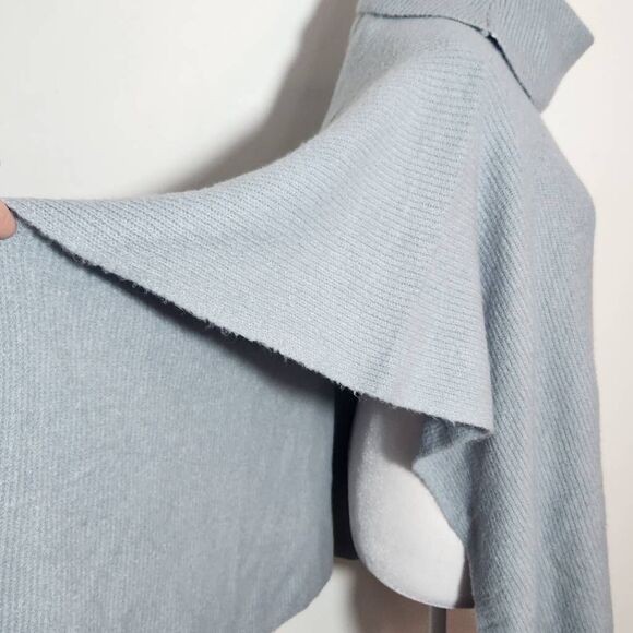 Charlie Paige Gray Turtleneck Poncho Sweater NWT One Size Gray Poncho - Picture 6 of 9